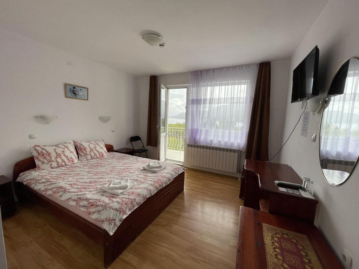 Family Hotel Panorama Сырница Экстерьер фото