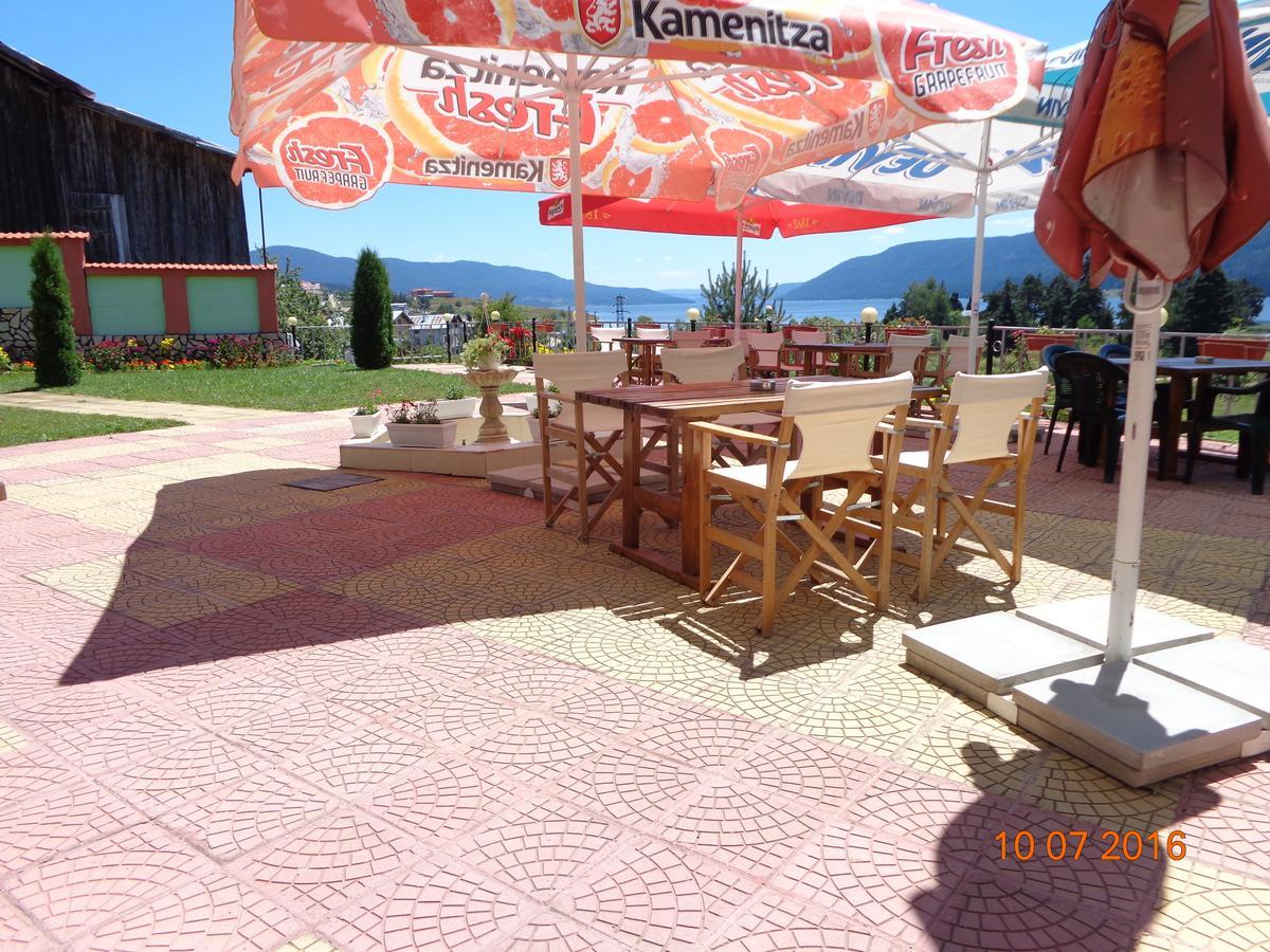 Family Hotel Panorama Сырница Экстерьер фото