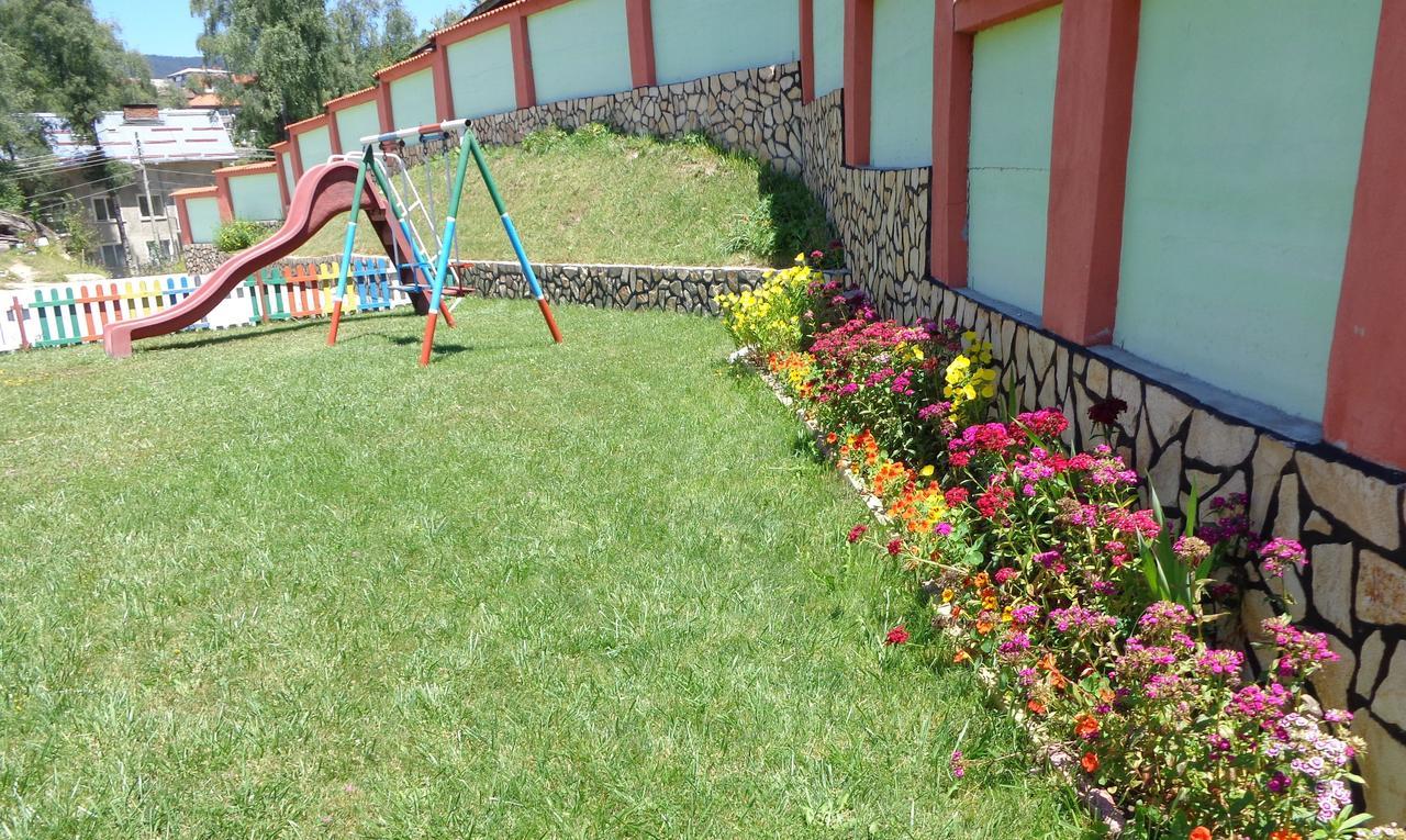 Family Hotel Panorama Сырница Экстерьер фото