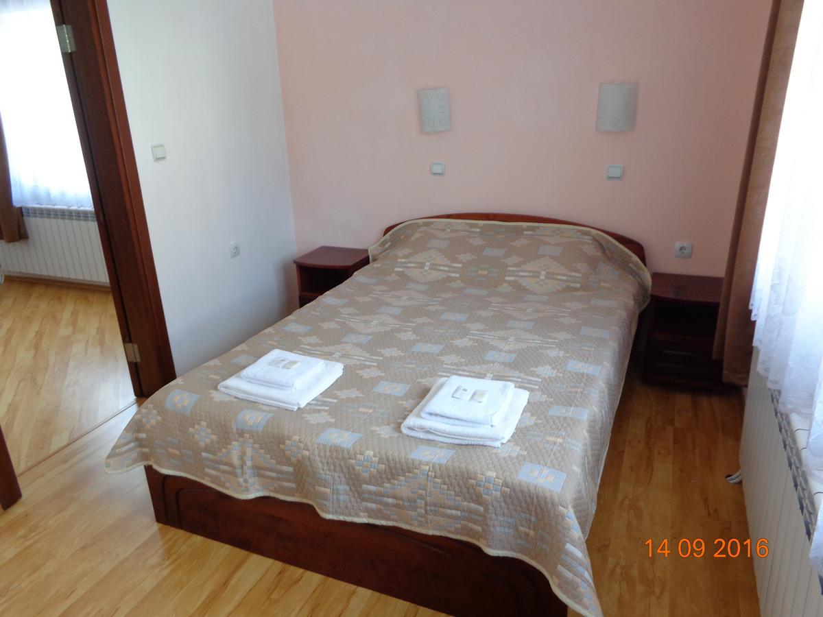 Family Hotel Panorama Сырница Экстерьер фото