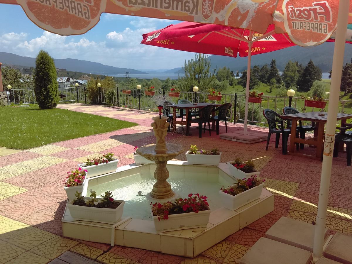 Family Hotel Panorama Сырница Экстерьер фото